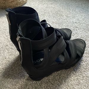 Sorel Joanie ll strap sandal.